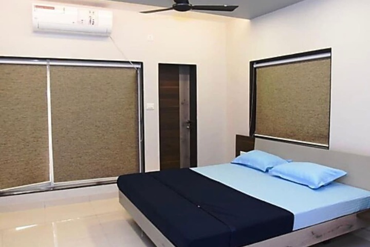Room 6 of 17