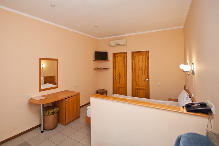 Room 4 of 26