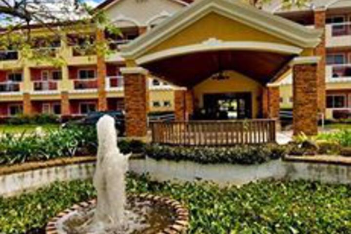 Hotel Exterior 9 of 32