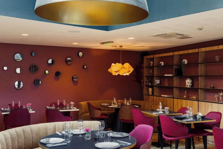Dining 90 of 99