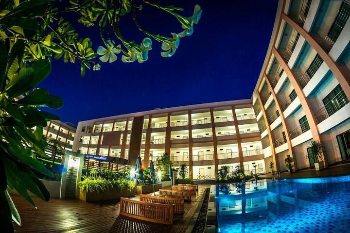 Pool Hotel