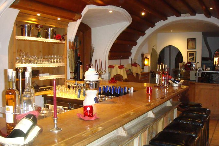 Lounge 64 of 73