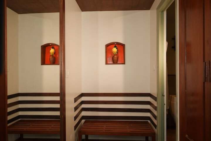 Room 34 of 114