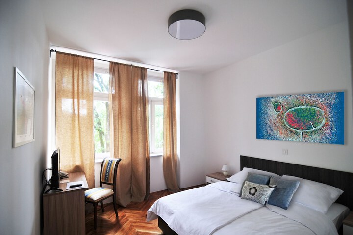 Room 6 of 20