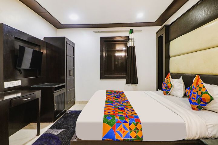 Room 11 of 26