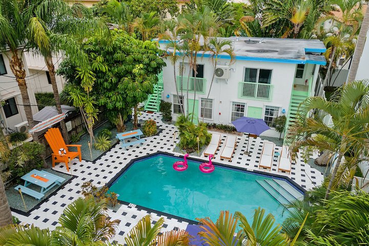 Exterior of 15FTL Hotel