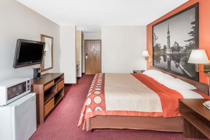 1 King Bed (1 of 7)