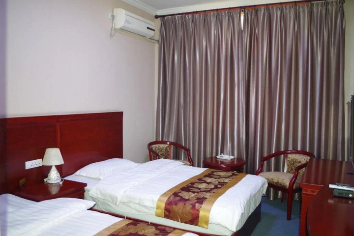 Room 5 of 12