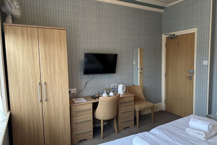 Room 17 of 36