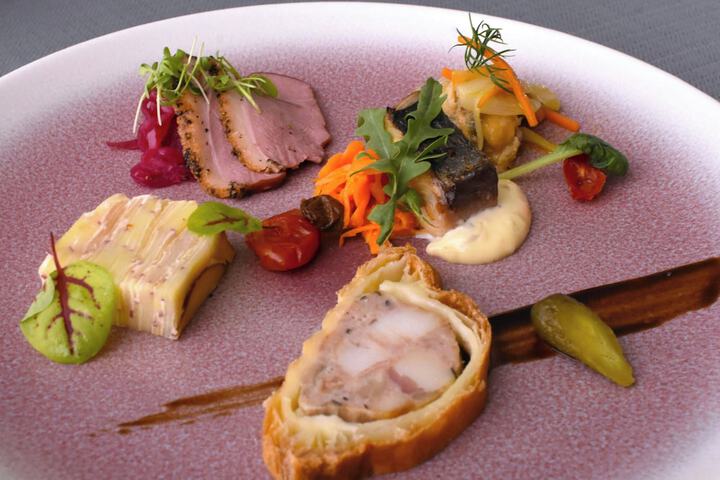 Dining 73 of 98