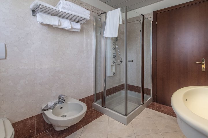 Room 21 of 49