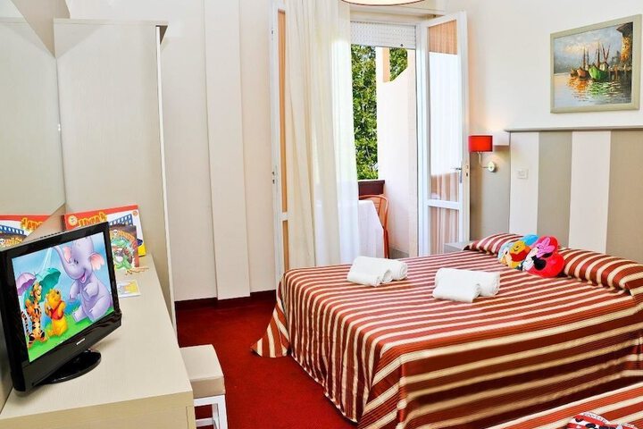 Room 3 of 33