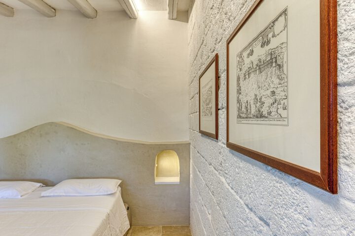 Room 10 of 73