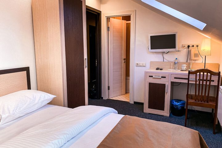 Room 37 of 77