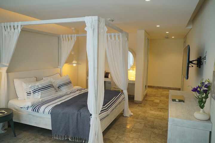 Room 32 of 145