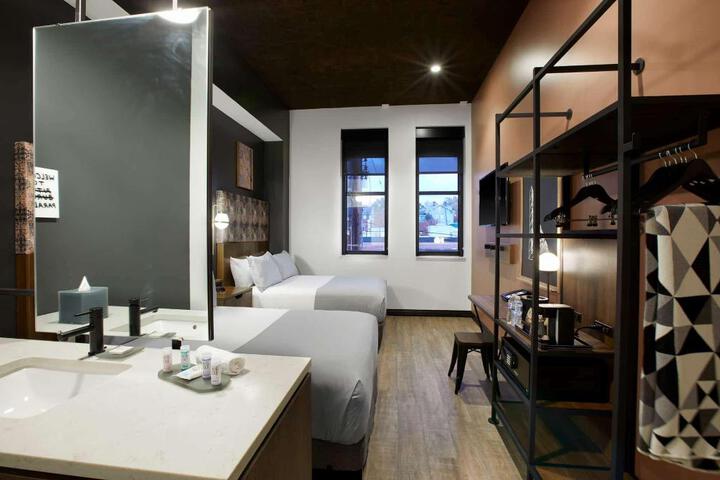 2 Double Beds (10 of 10)