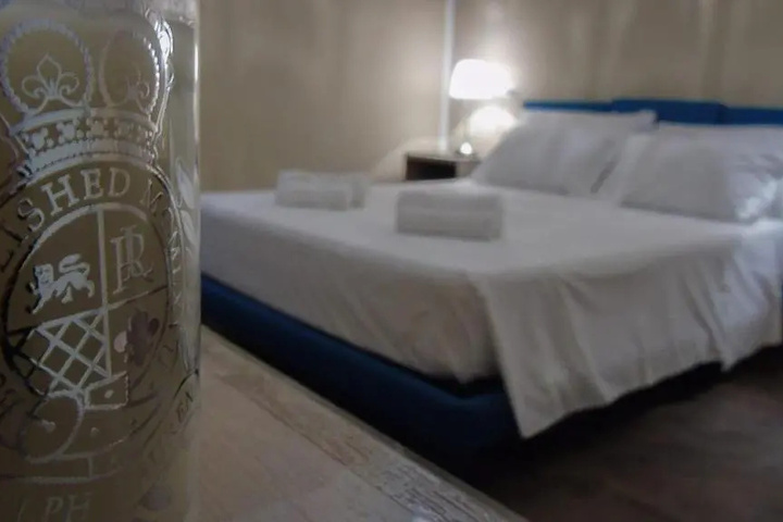 Room 4 of 13