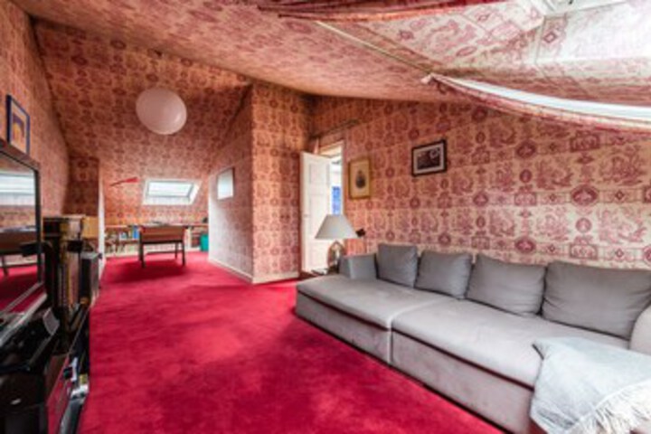 Room 27 of 35