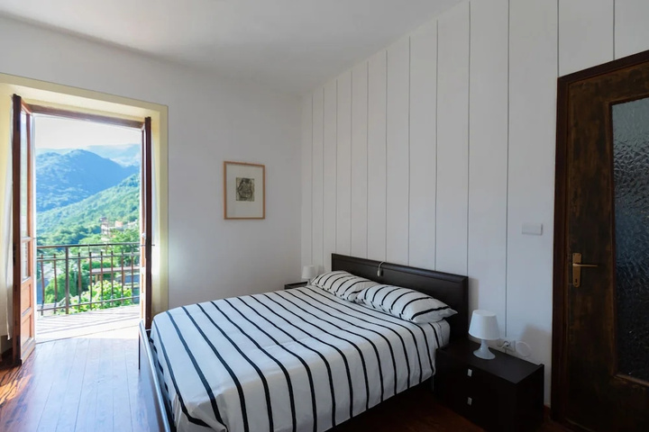 Room 2 of 11