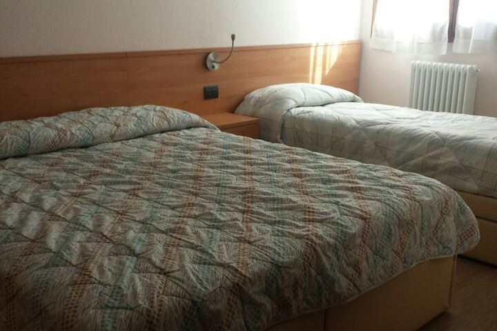 Room 9 of 10