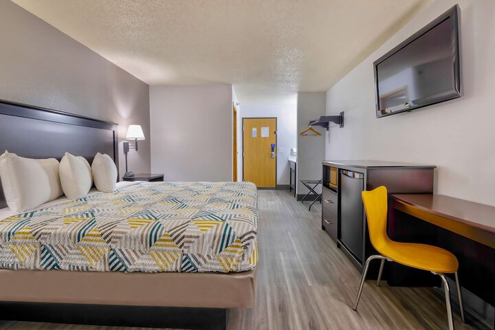 1 King Bed (7 of 9)