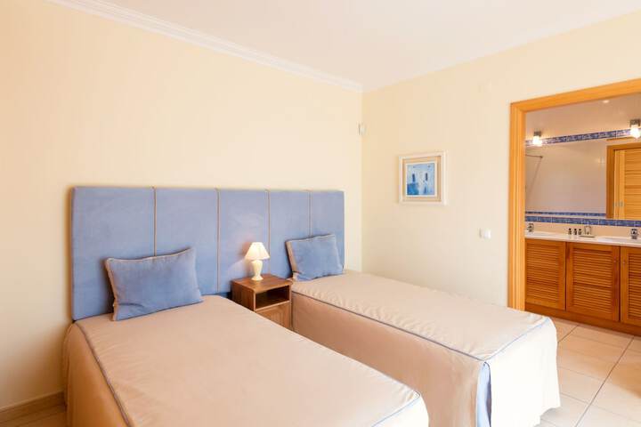 Room 28 of 158