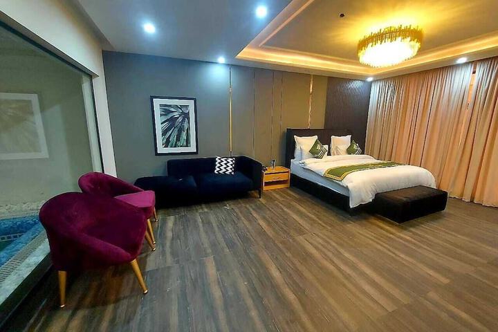 Room 10 of 35