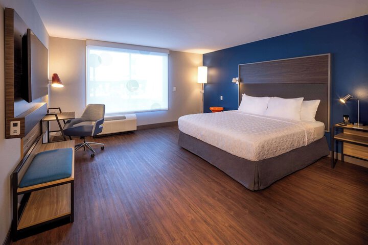 Room 15 of 36