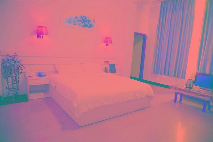 Room 10 of 28