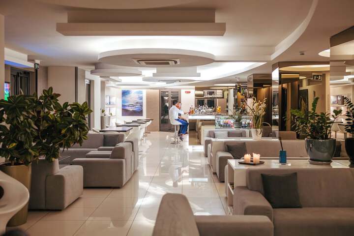 Lounge 150 of 176