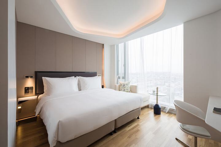 Room 12 of 36