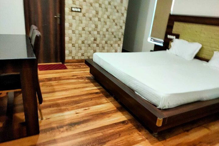 Room 2 of 6