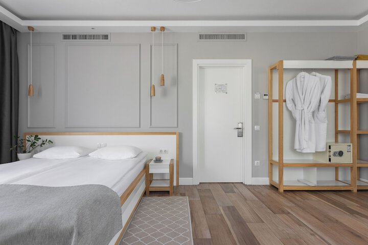 Room 16 of 36