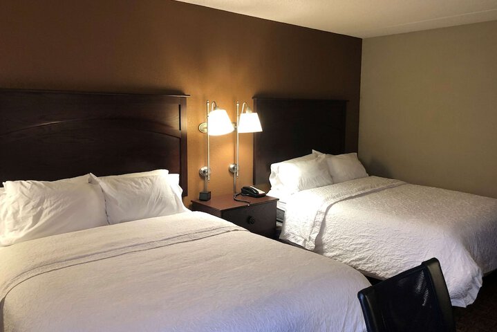 1 Queen Bed Mobility Accessible (2 of 9)