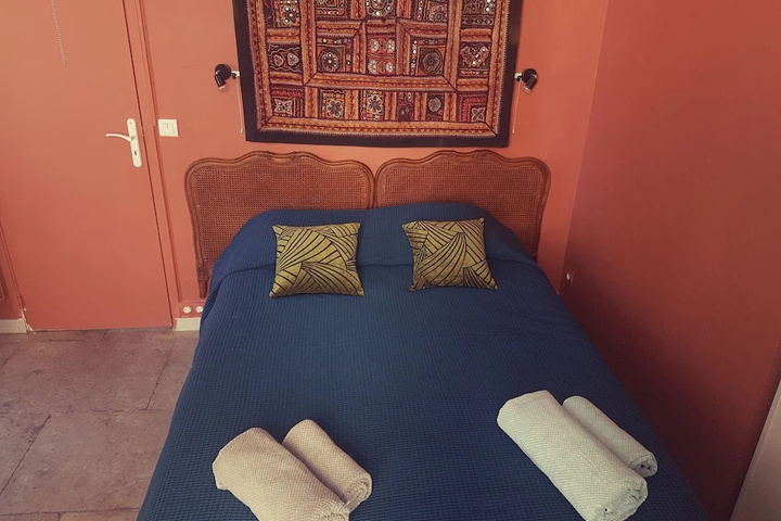 Room 2 of 10