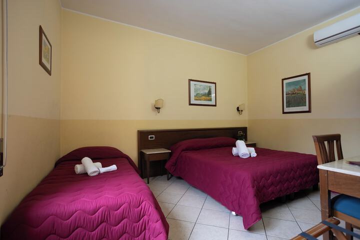 Room 13 of 40
