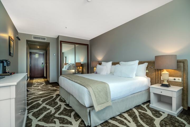Room 15 of 120
