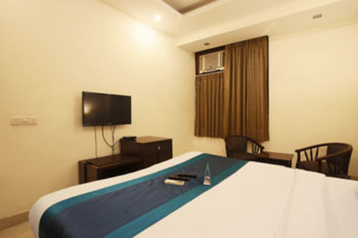 Room 8 of 23