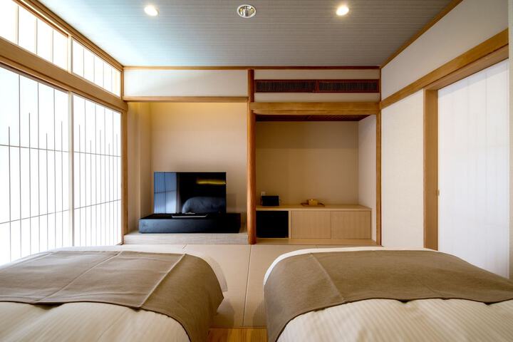 Room 9 of 49