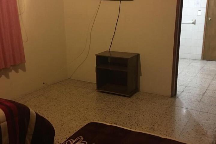 Room 8 of 18