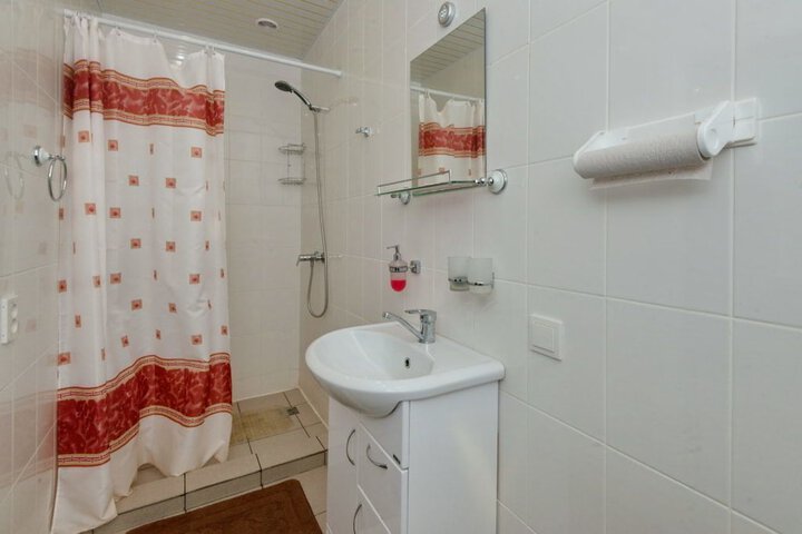 Room 17 of 28