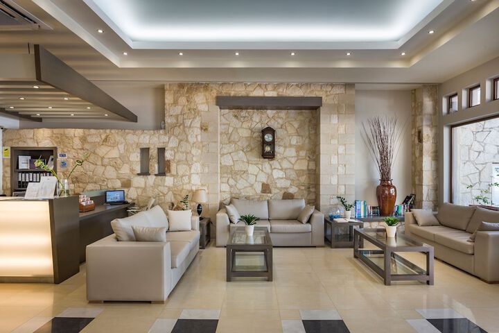 Lounge 57 of 65