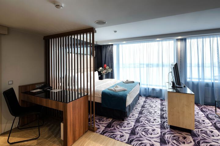 Room 14 of 145