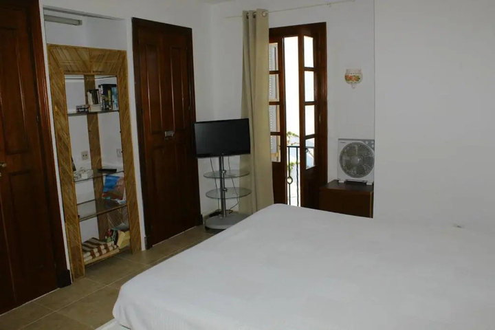Room 3 of 9