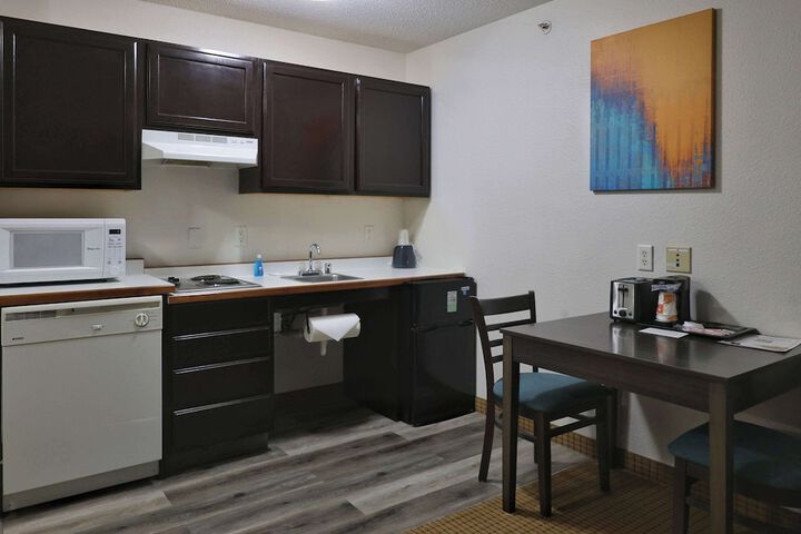 1 Queen Bed Efficiency Suite (54 of 54)