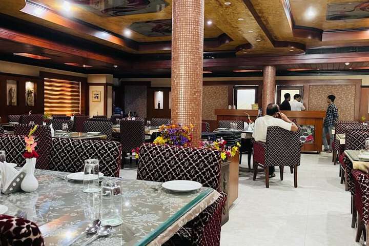Dining 14 of 46