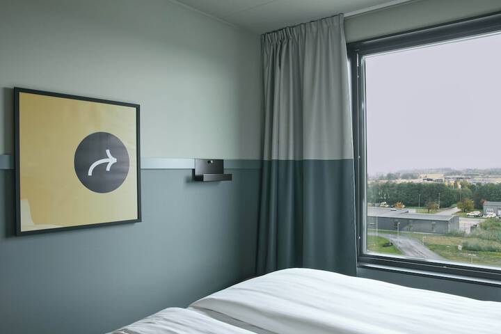 Room 7 of 44