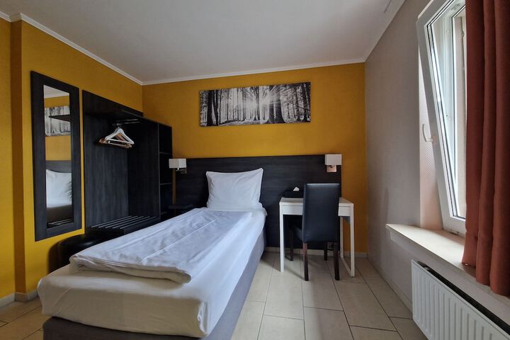 Room 14 of 39