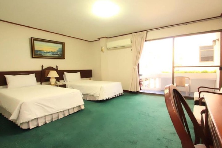 Room 9 of 35