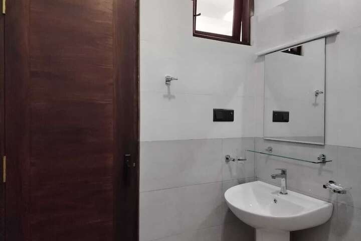 Room 8 of 19